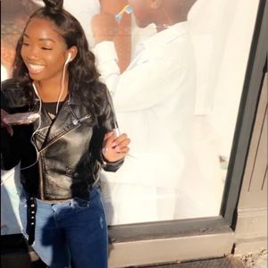 Meet your Posher, Ty-talette